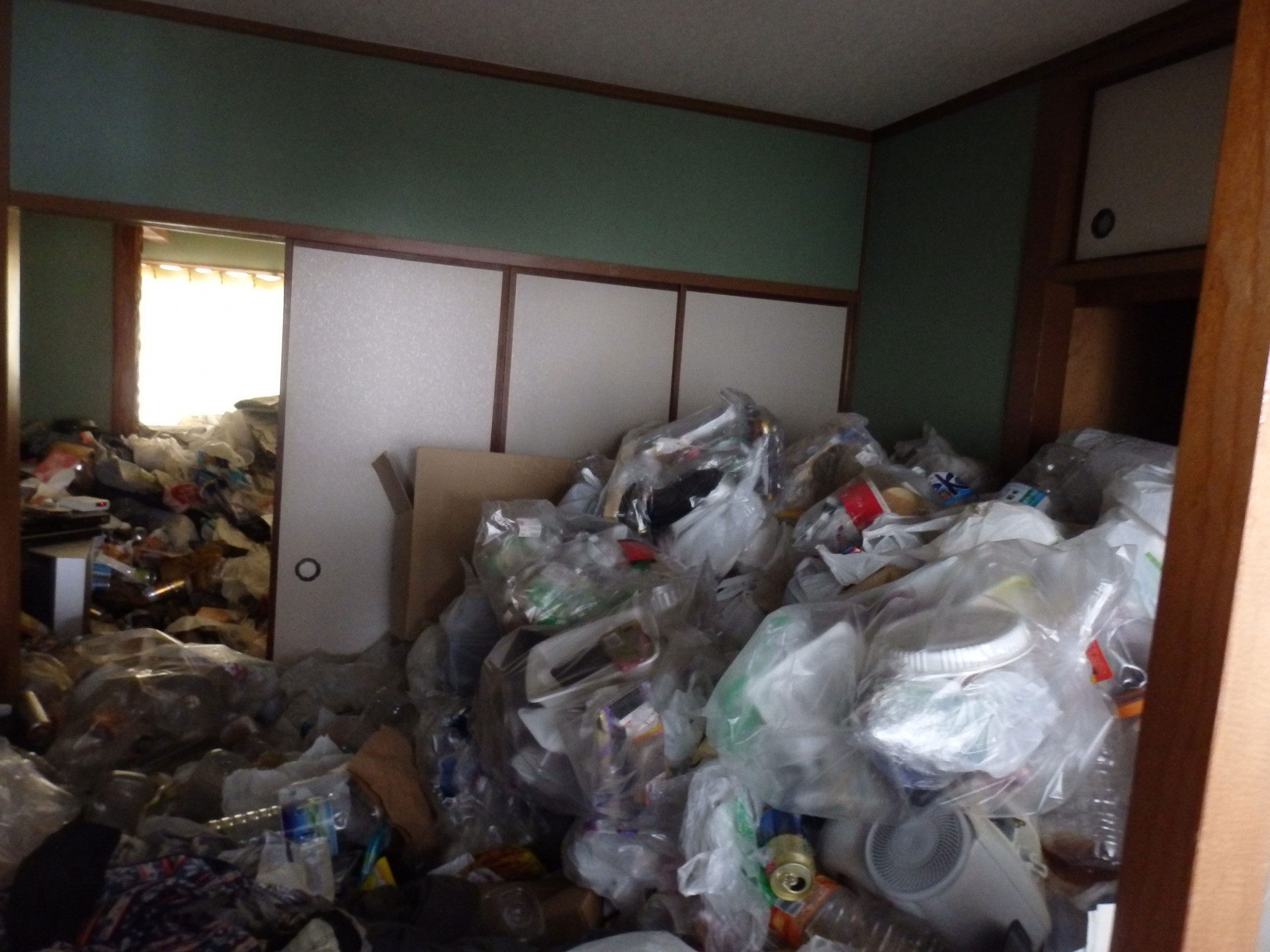 広島市佐伯区にてゴミ屋敷清掃をさせて頂きました。