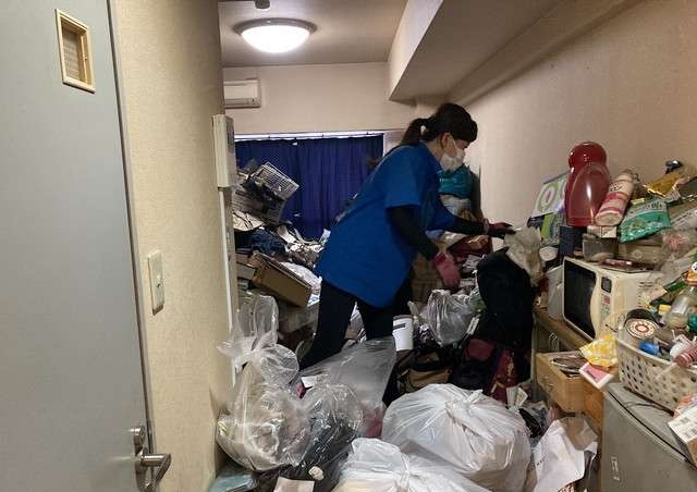女性スタッフ