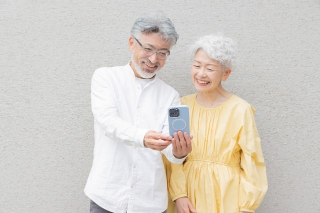 高齢者夫婦の画像