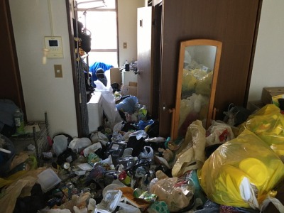 ゴミ屋敷の室内