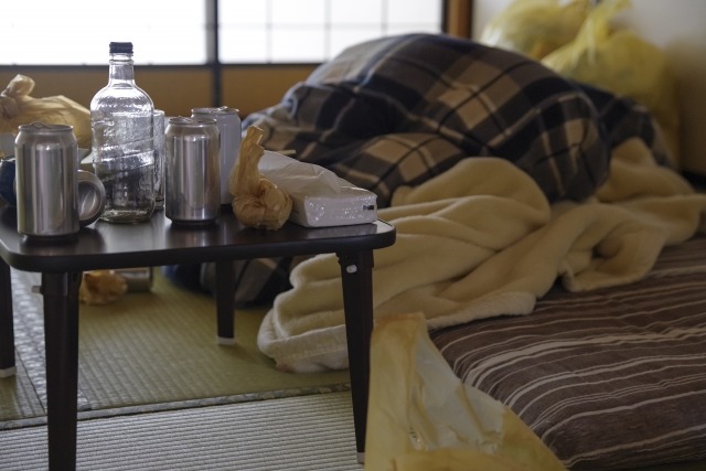 散らかった部屋