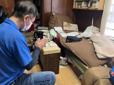 ベッドと男性