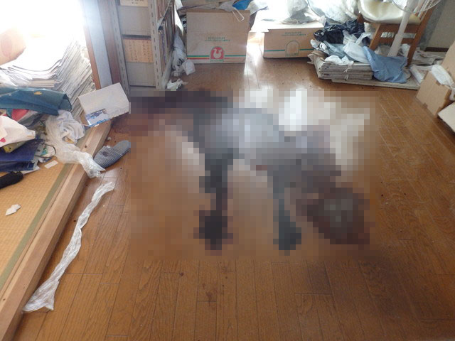 亡くなった人型の痕