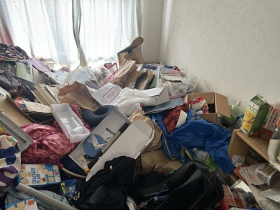 物やゴミがいっぱいの部屋