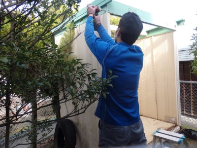 解体作業をしているスタッフ