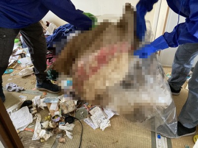孤独死現場での体液処理