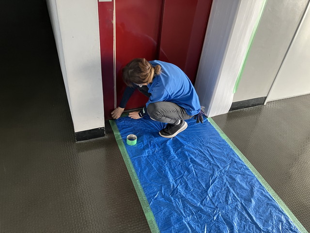 養生をしているスタッフ