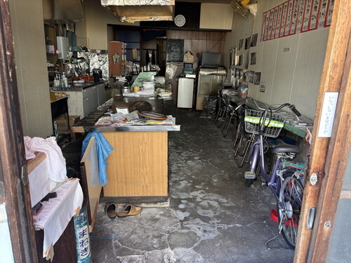 店舗内に物がある写真