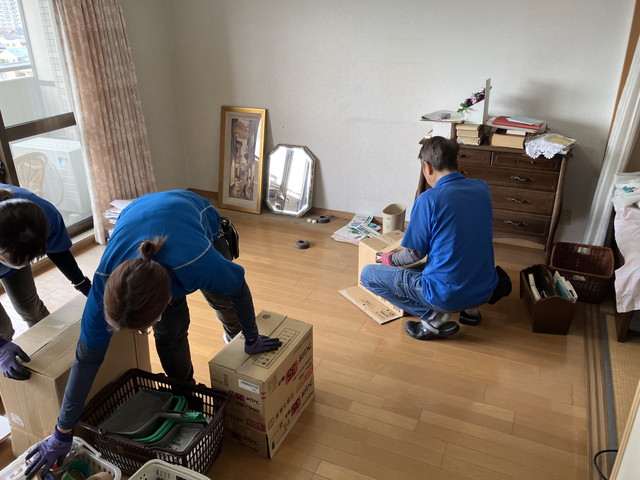 遺品整理作業中の様子