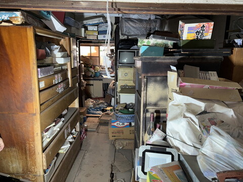 お部屋の中にかなりの物量のお品がある状態