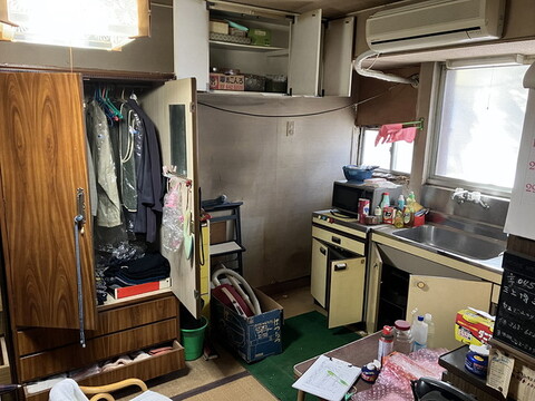 遺品整理前のキッチン